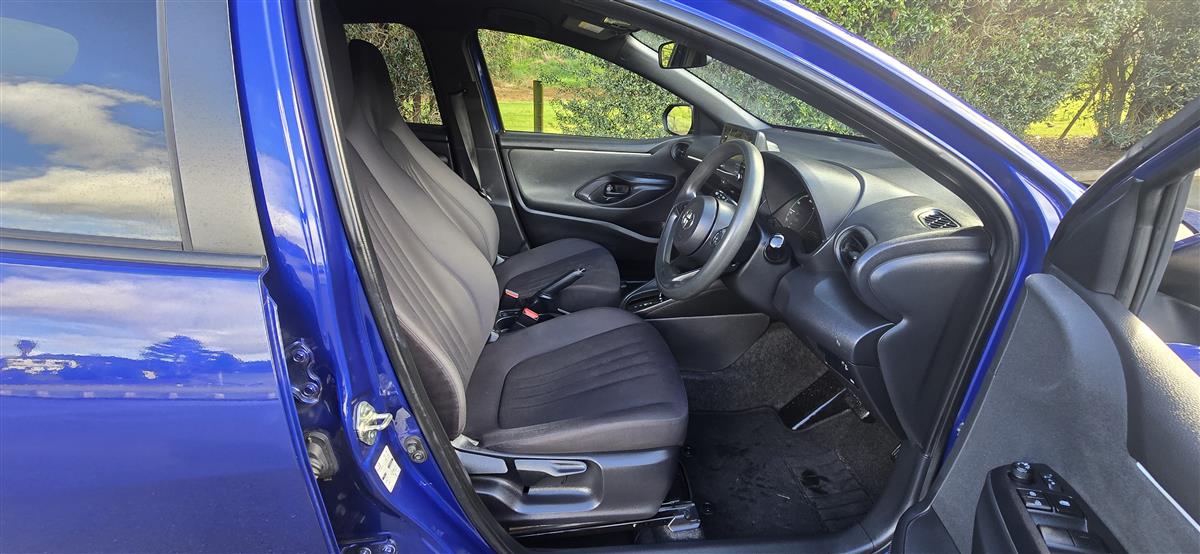 2021 Toyota Yaris thumbnail