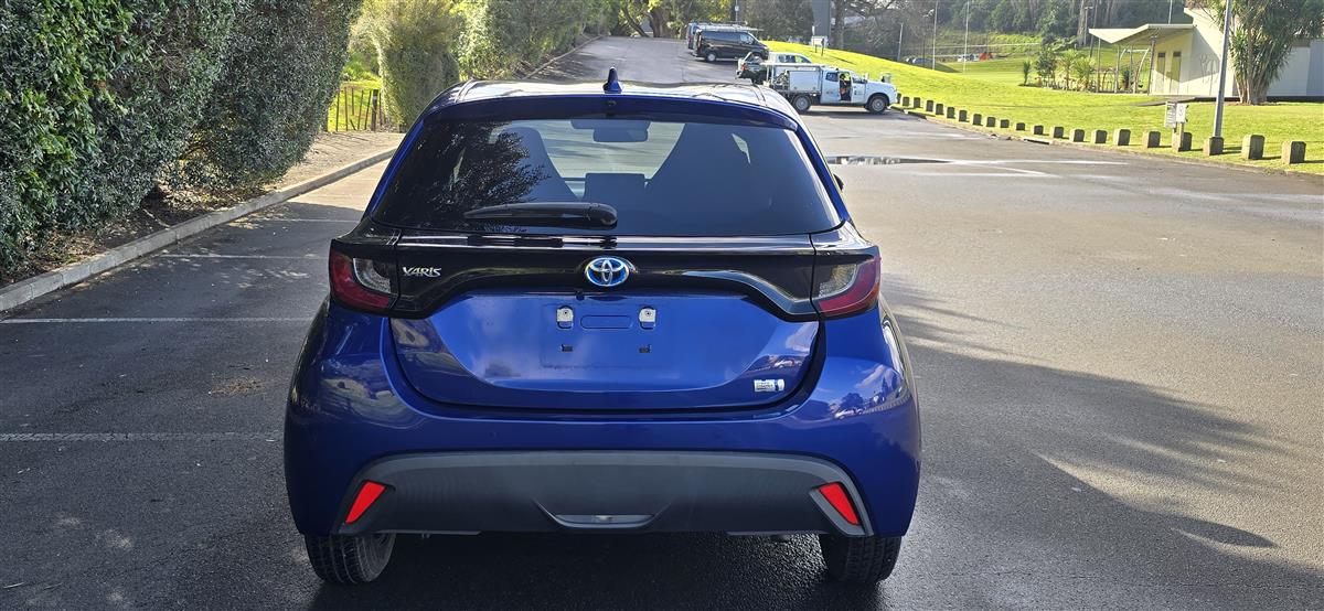 2021 Toyota Yaris thumbnail