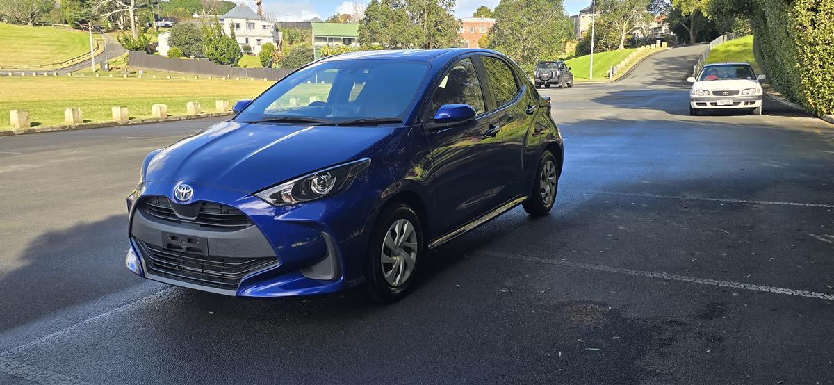2021 Toyota Yaris thumbnail