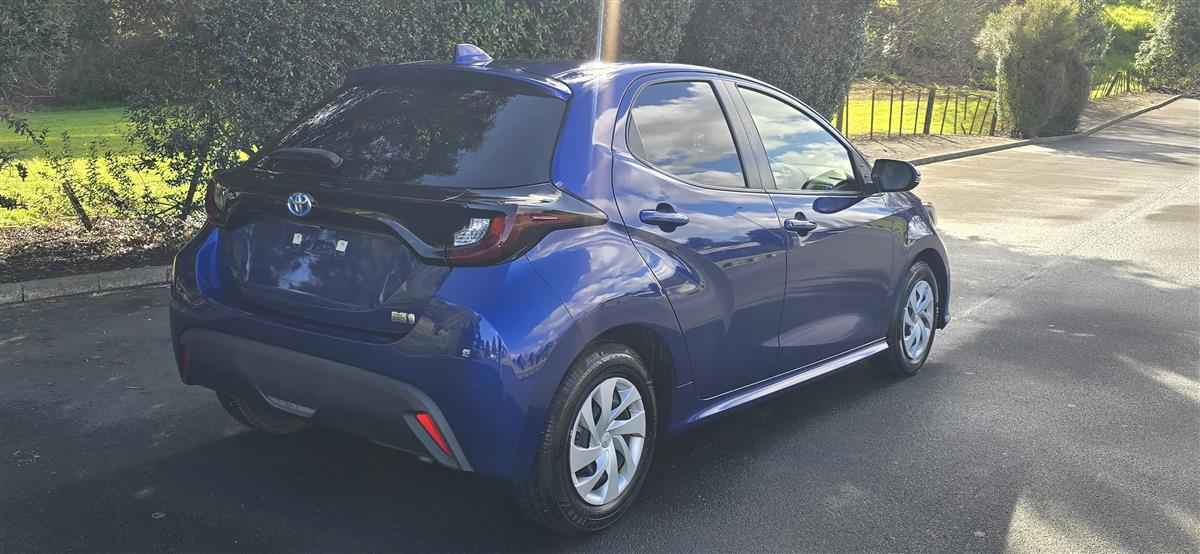 2021 Toyota Yaris thumbnail