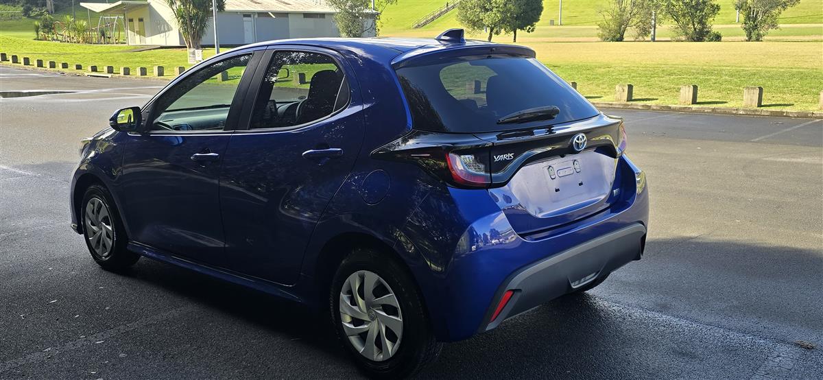 2021 Toyota Yaris thumbnail