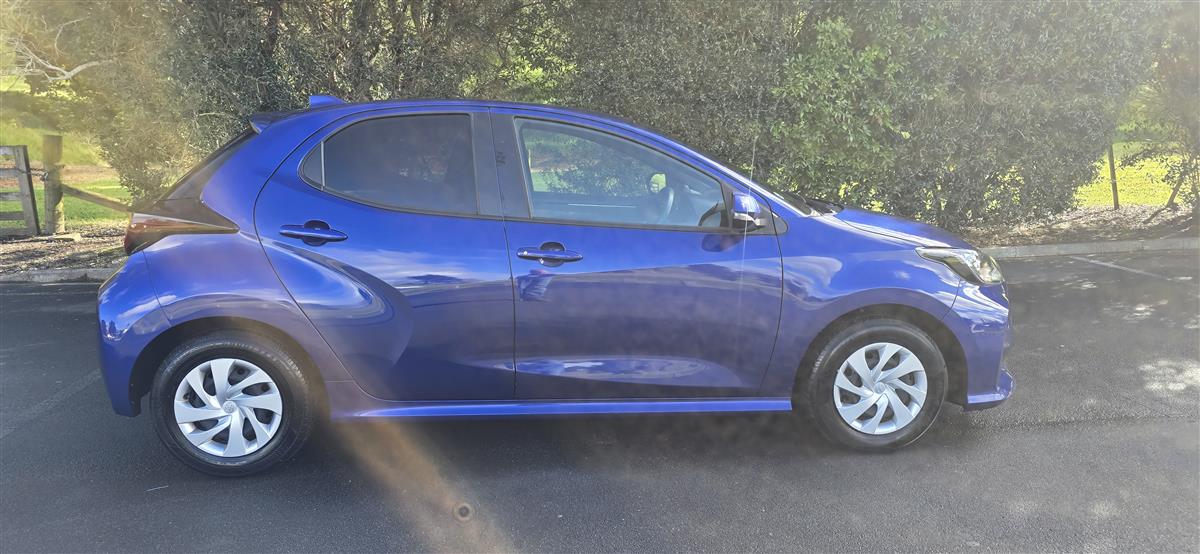 2021 Toyota Yaris thumbnail