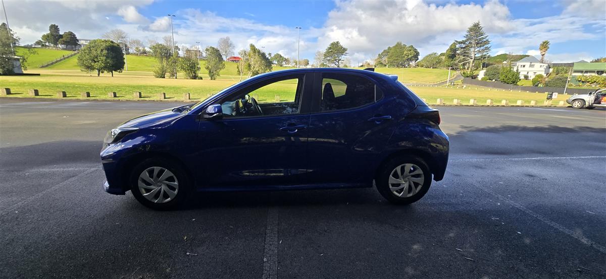 2021 Toyota Yaris thumbnail