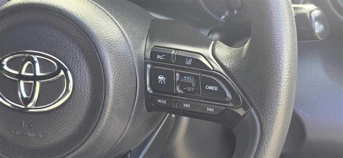 2021 Toyota Yaris thumbnail