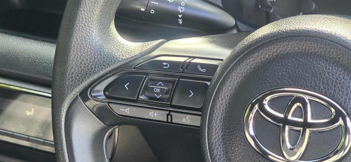 2021 Toyota Yaris thumbnail