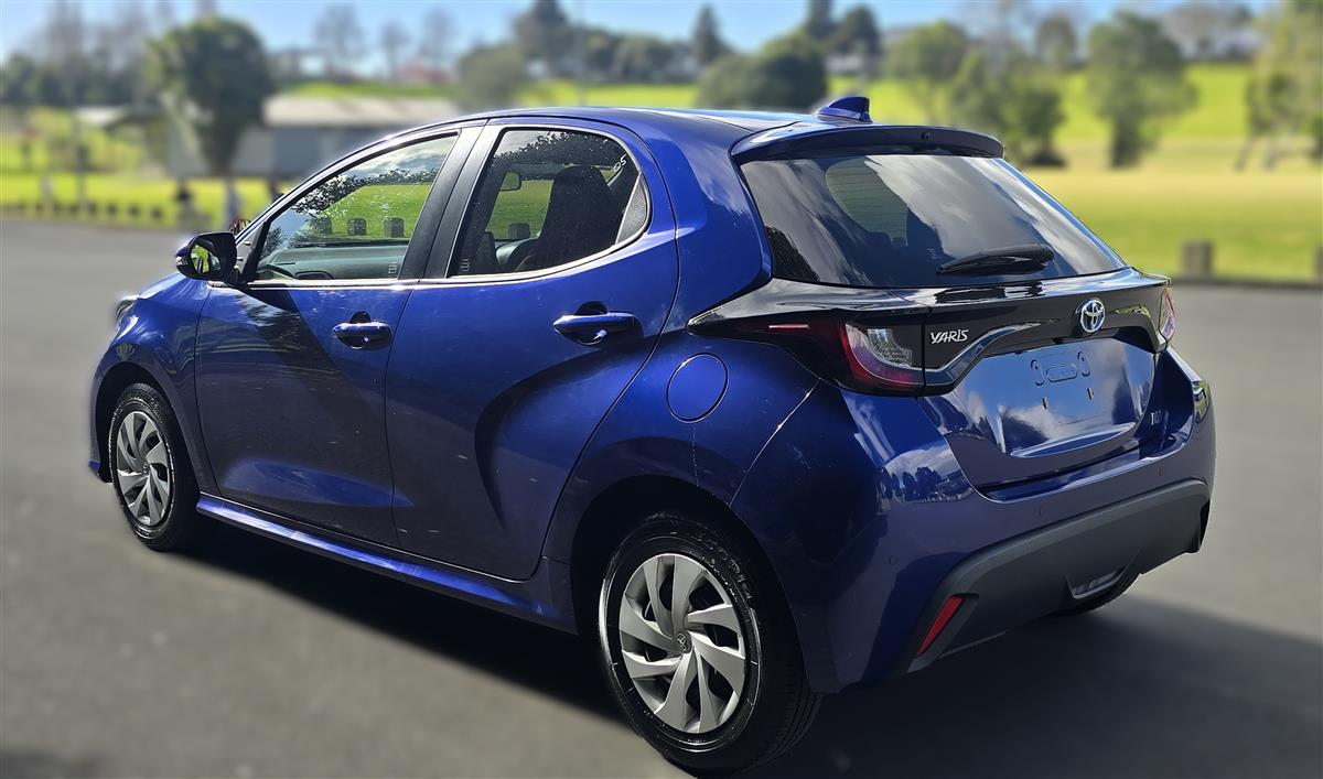 2021 Toyota Yaris thumbnail
