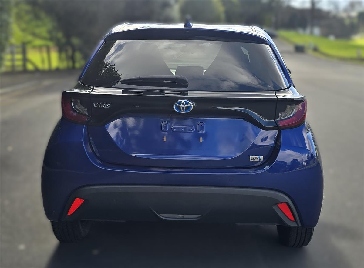 2021 Toyota Yaris thumbnail