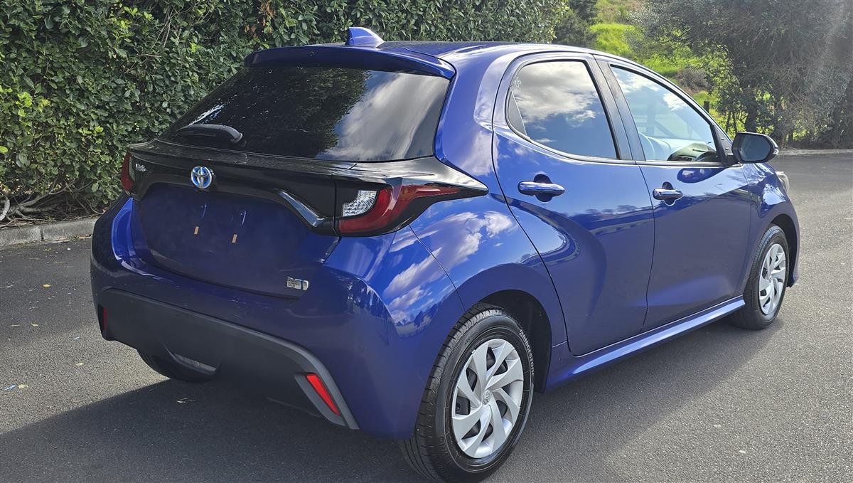 2021 Toyota Yaris thumbnail