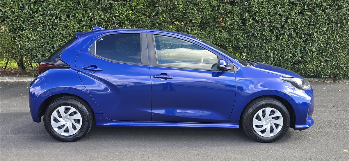 2021 Toyota Yaris thumbnail