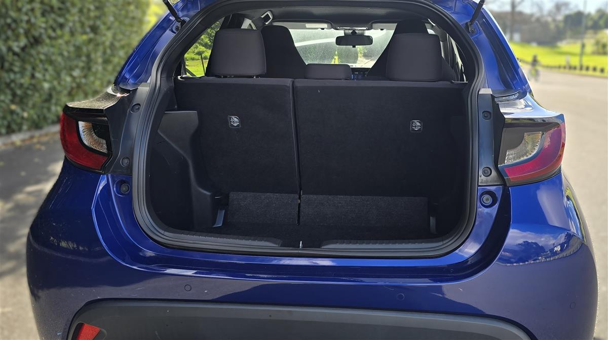 2021 Toyota Yaris thumbnail