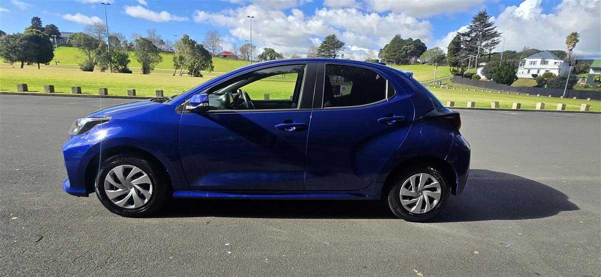 2021 Toyota Yaris thumbnail