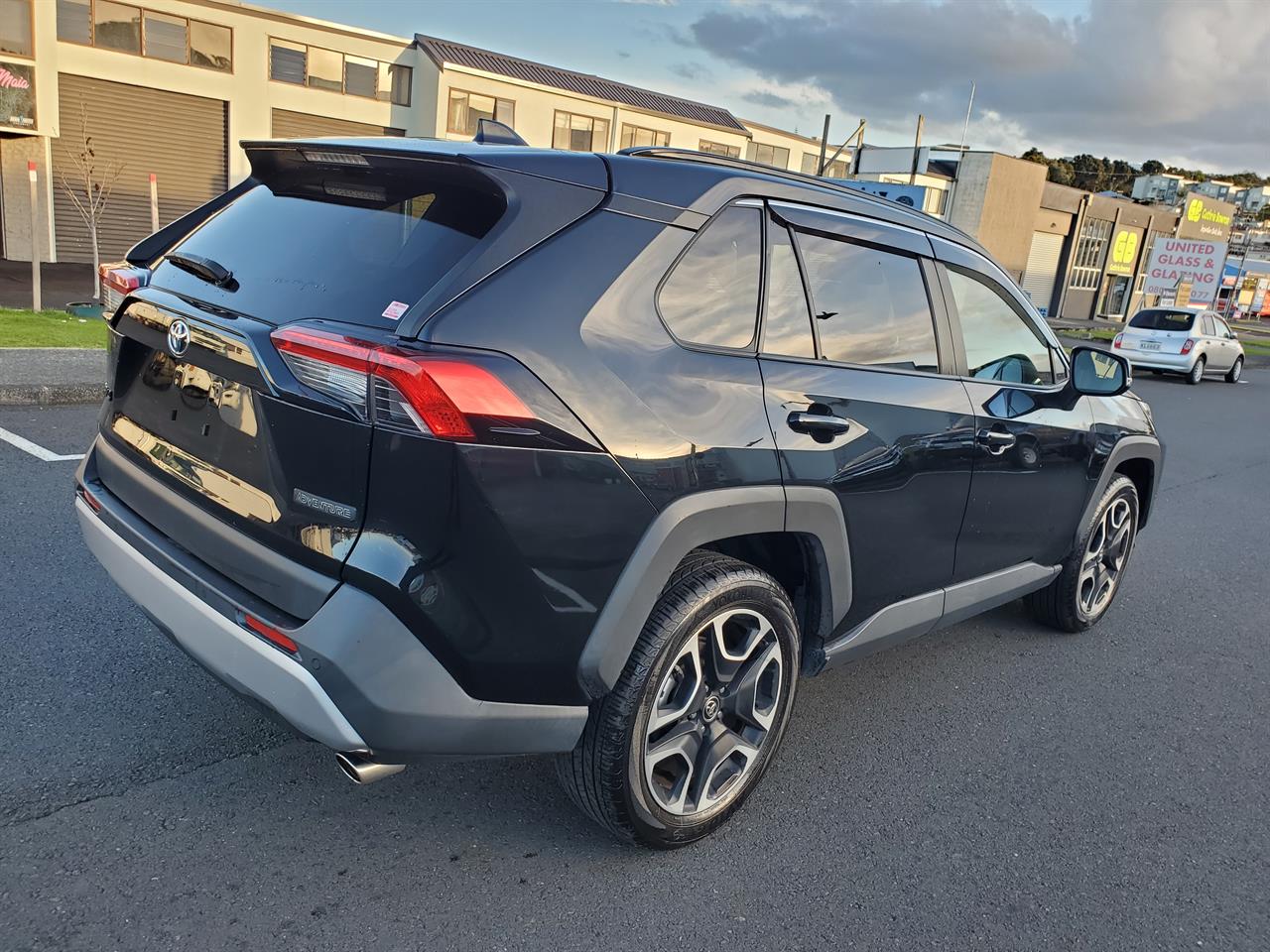 2021 Toyota Rav4 thumbnail