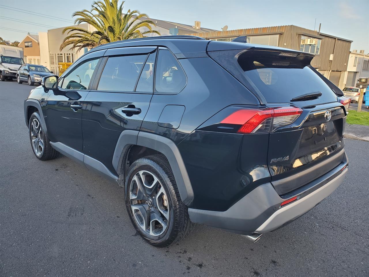 2021 Toyota Rav4 thumbnail