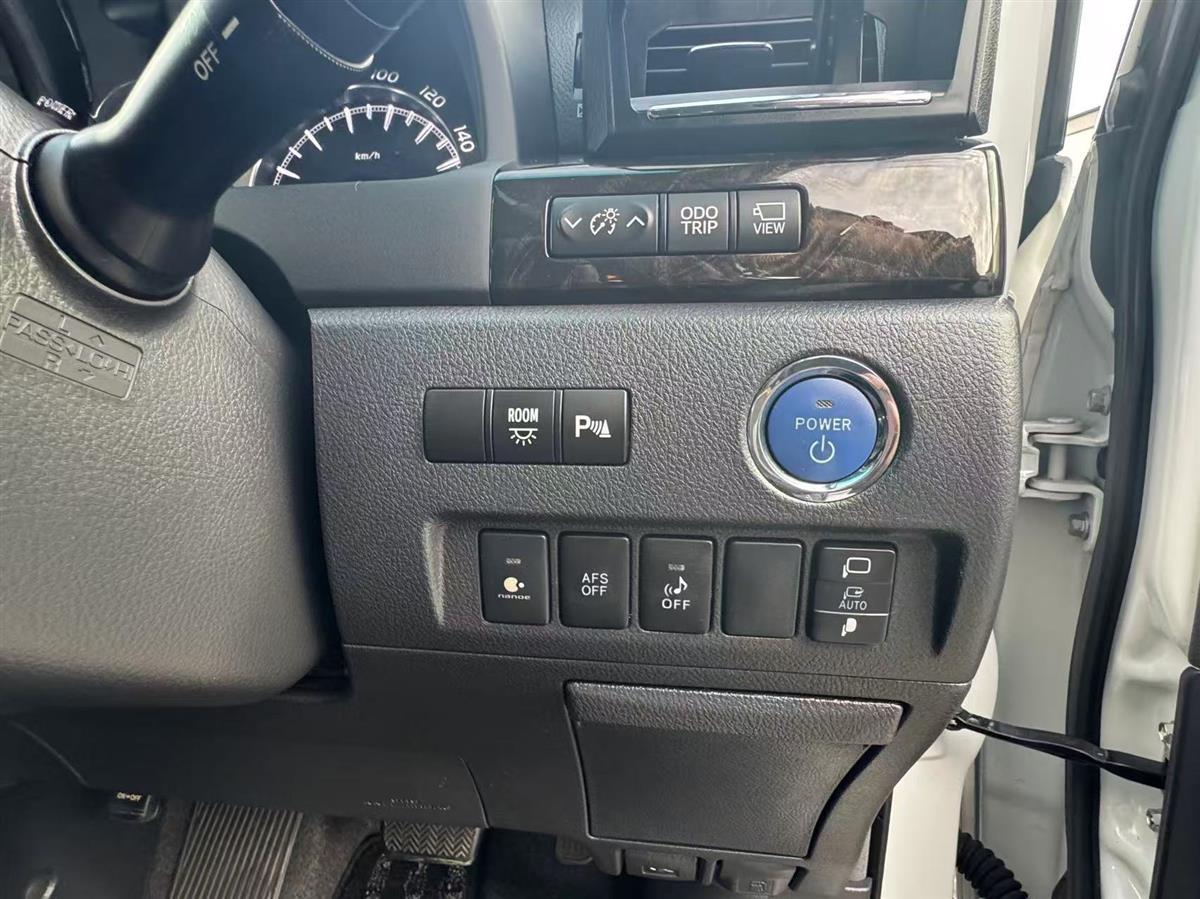 2014 Toyota Vellfire thumbnail