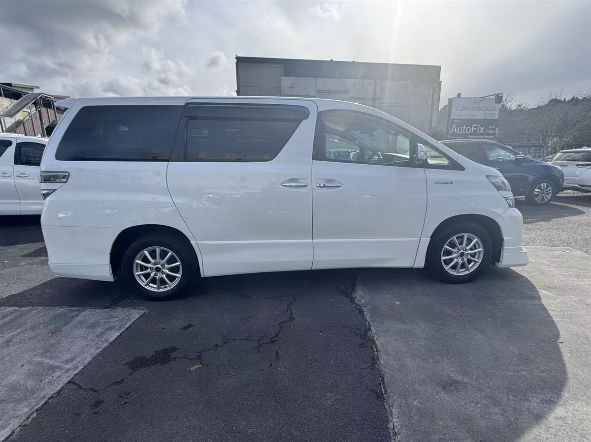 2014 Toyota Vellfire thumbnail