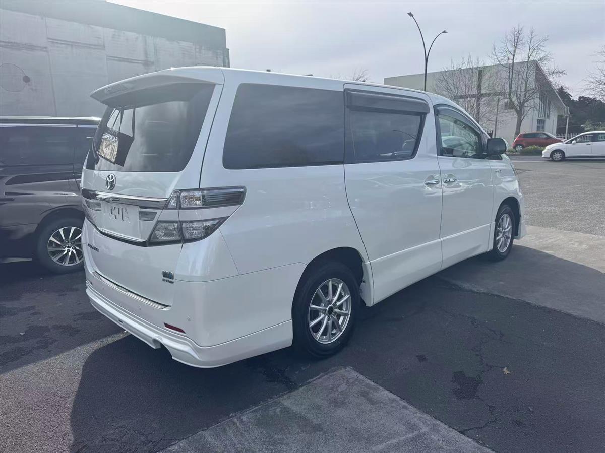 2014 Toyota Vellfire thumbnail