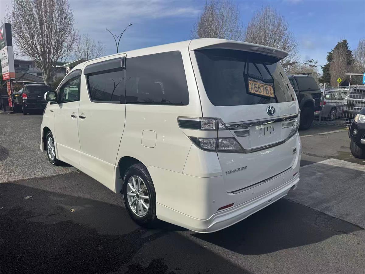 2014 Toyota Vellfire thumbnail