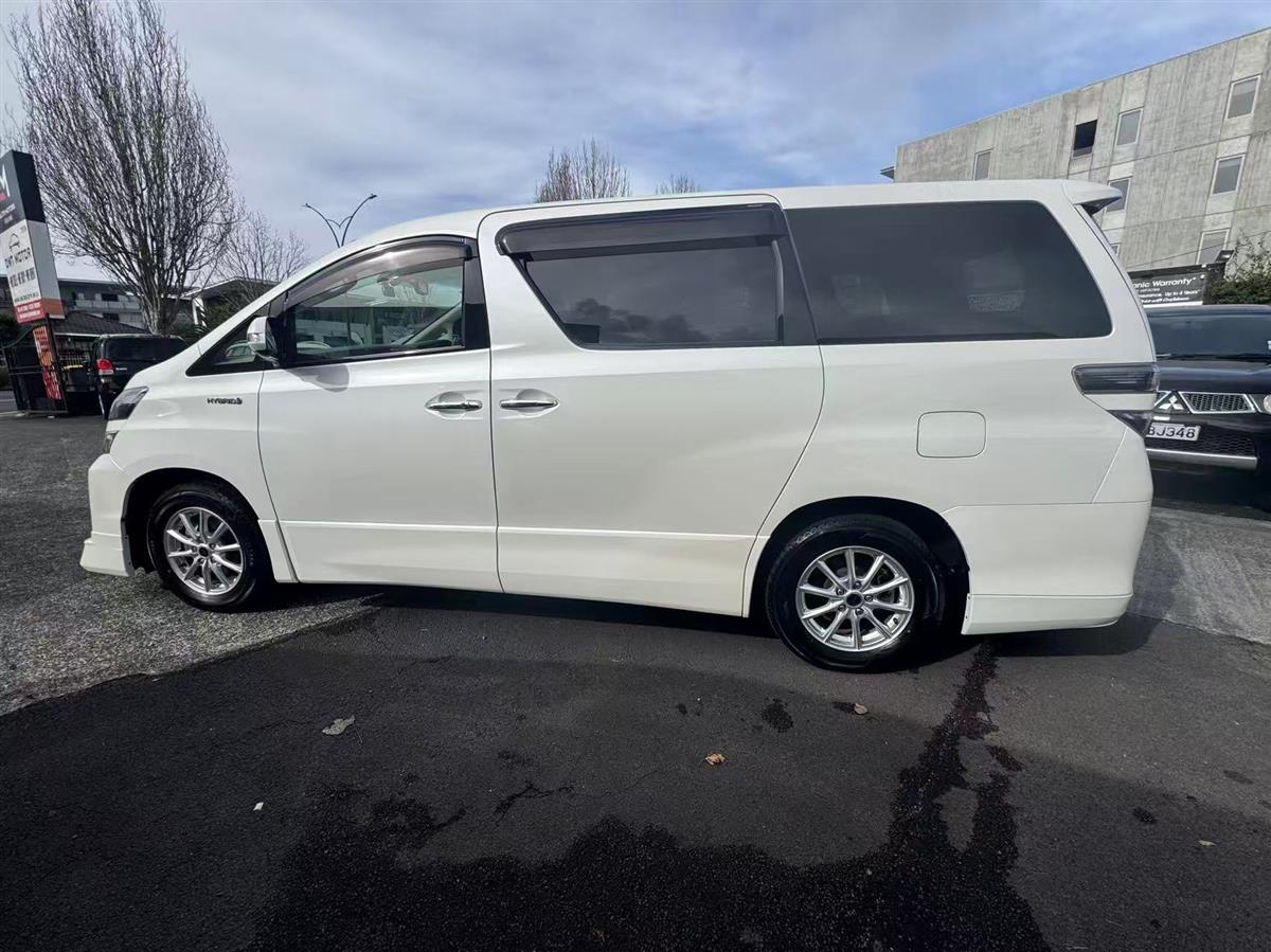 2014 Toyota Vellfire thumbnail