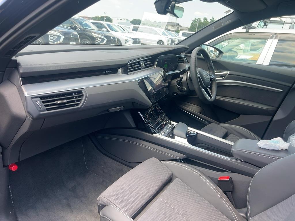 2025 Audi Q8 thumbnail