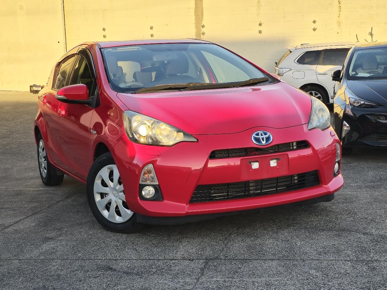 2013 Toyota Aqua thumbnail