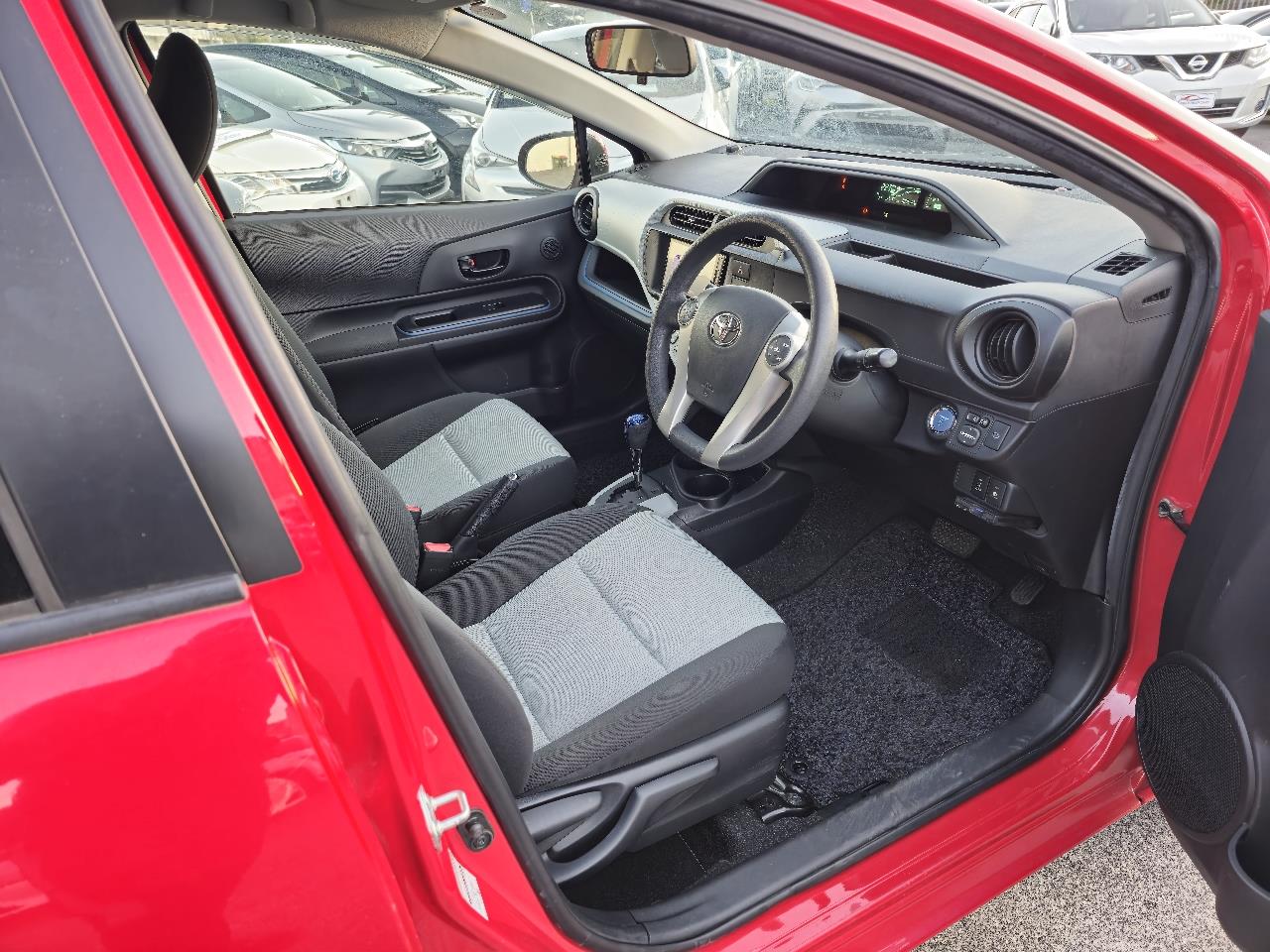 2013 Toyota Aqua thumbnail