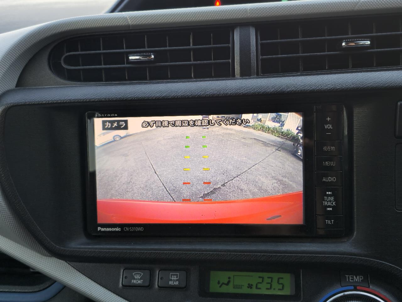 2013 Toyota Aqua thumbnail