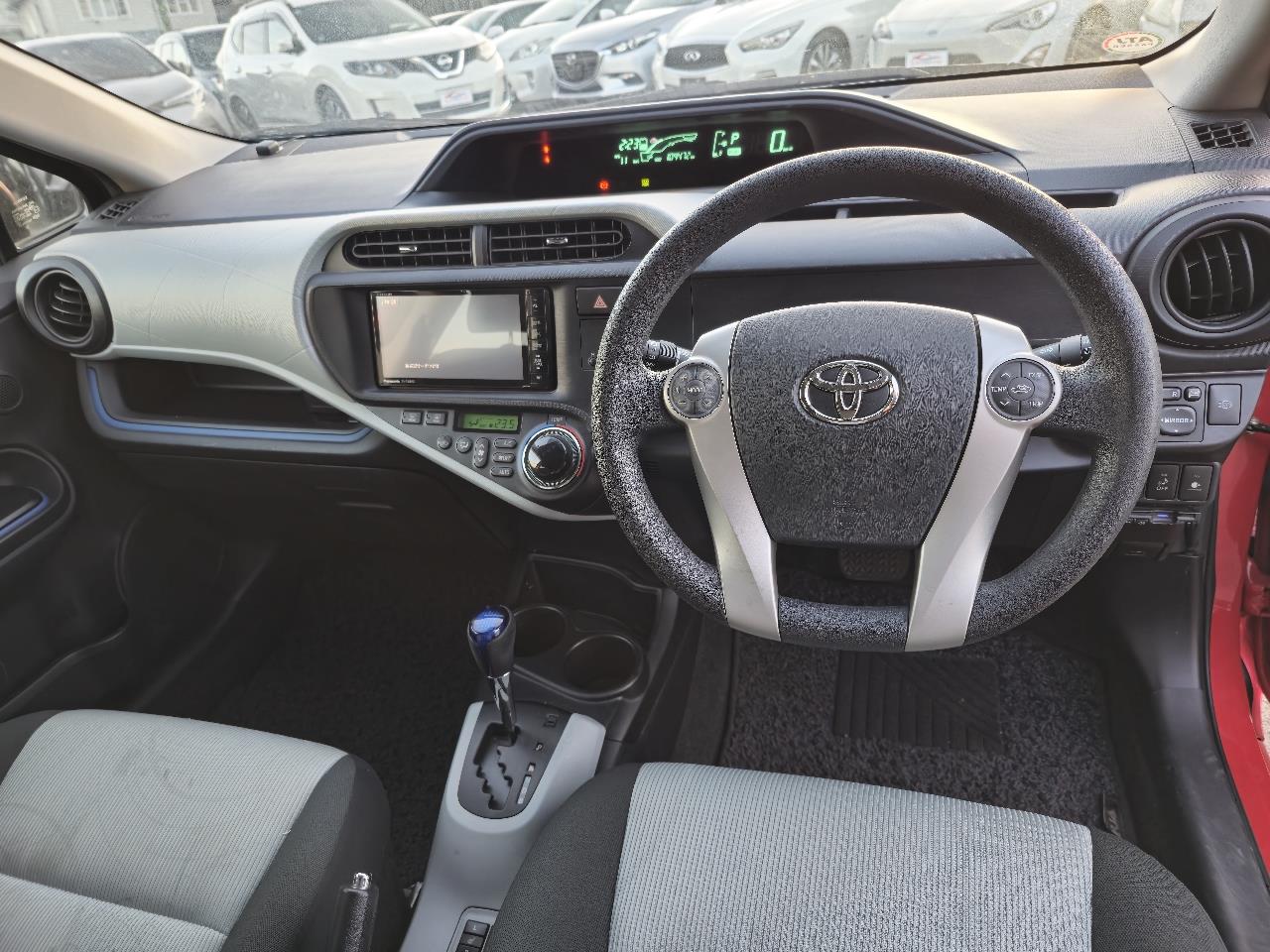 2013 Toyota Aqua thumbnail