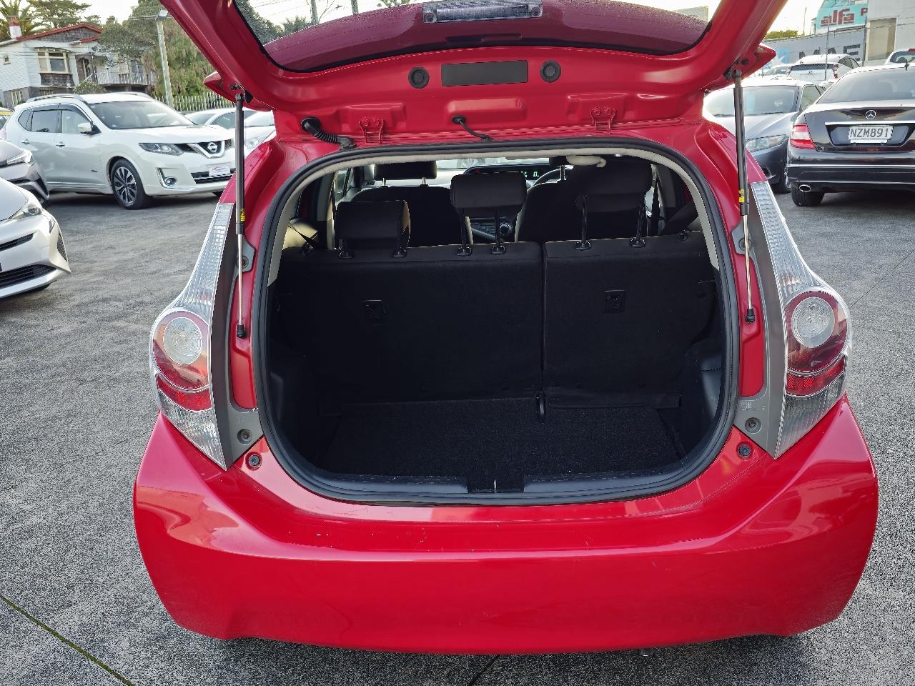 2013 Toyota Aqua thumbnail