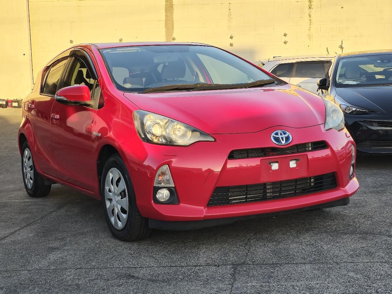 2013 Toyota Aqua thumbnail