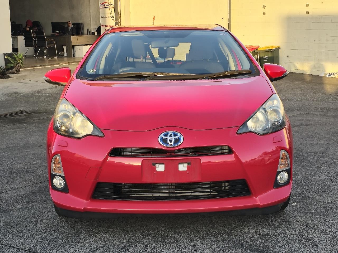 2013 Toyota Aqua thumbnail