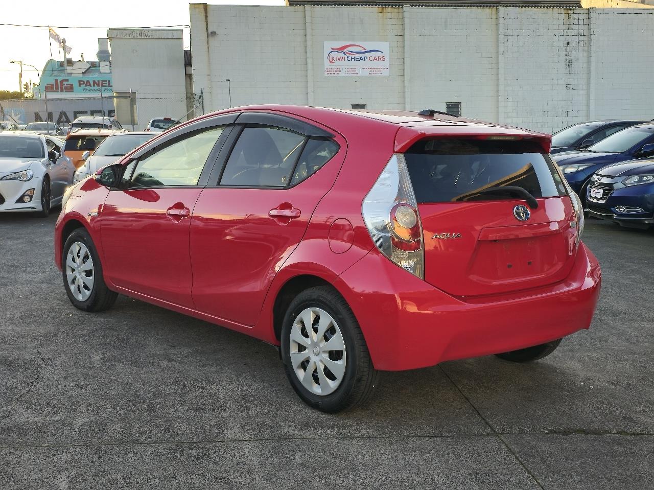 2013 Toyota Aqua thumbnail