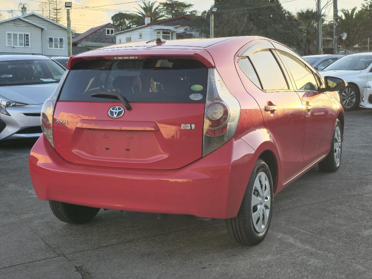 2013 Toyota Aqua thumbnail