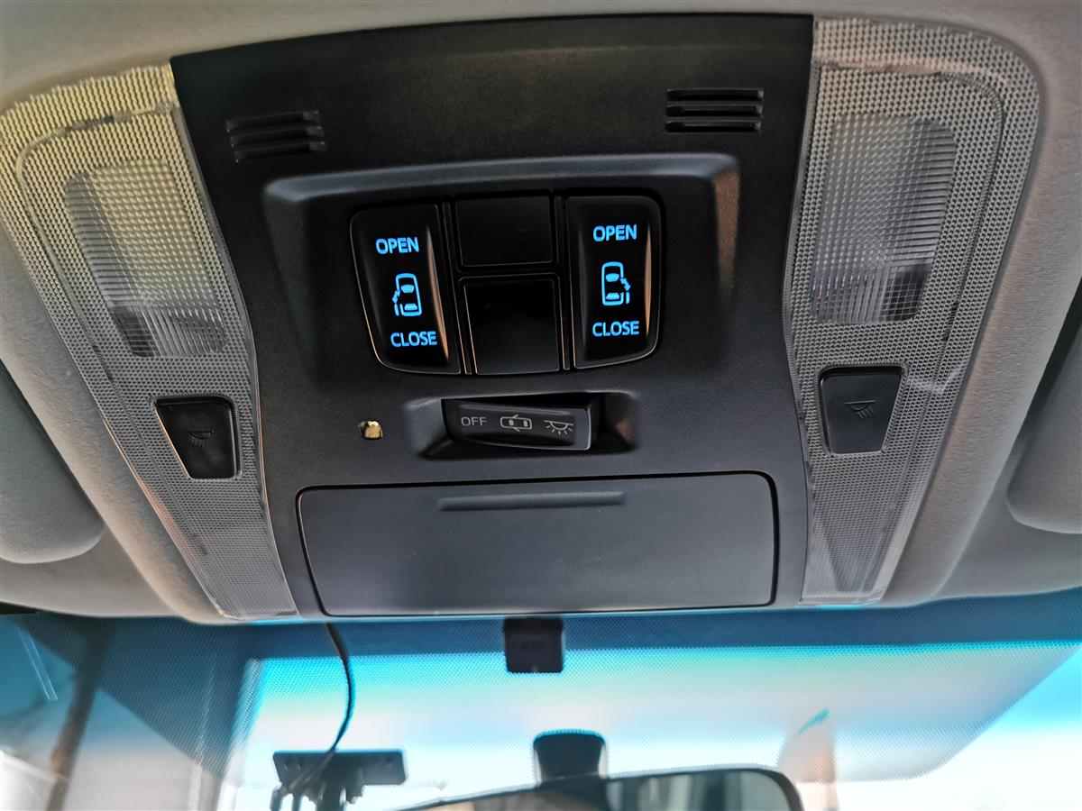 2016 Toyota Alphard thumbnail