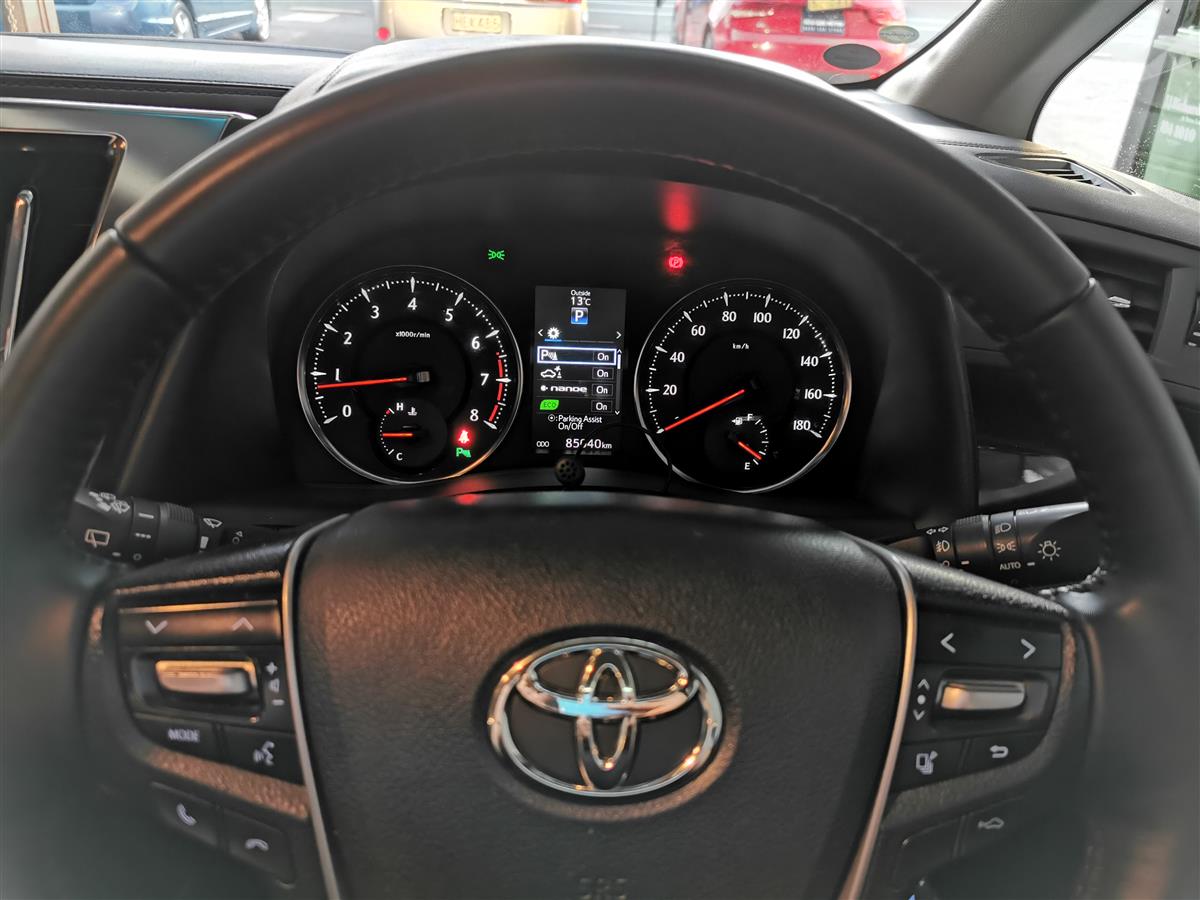 2016 Toyota Alphard thumbnail