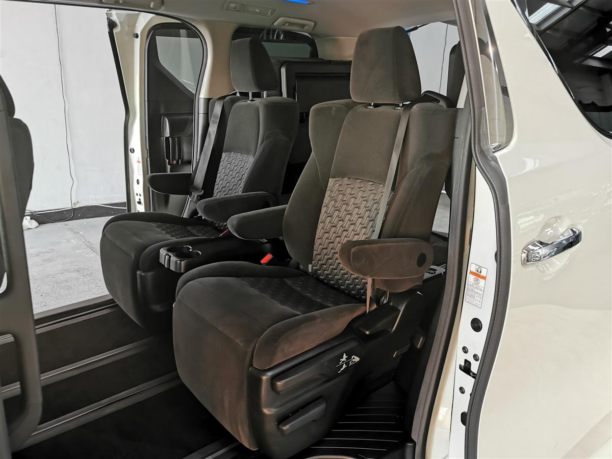 2016 Toyota Alphard thumbnail