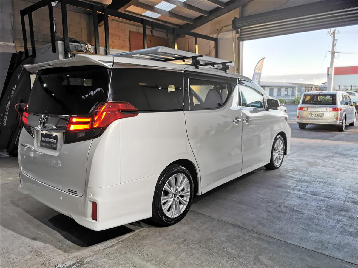 2016 Toyota Alphard thumbnail