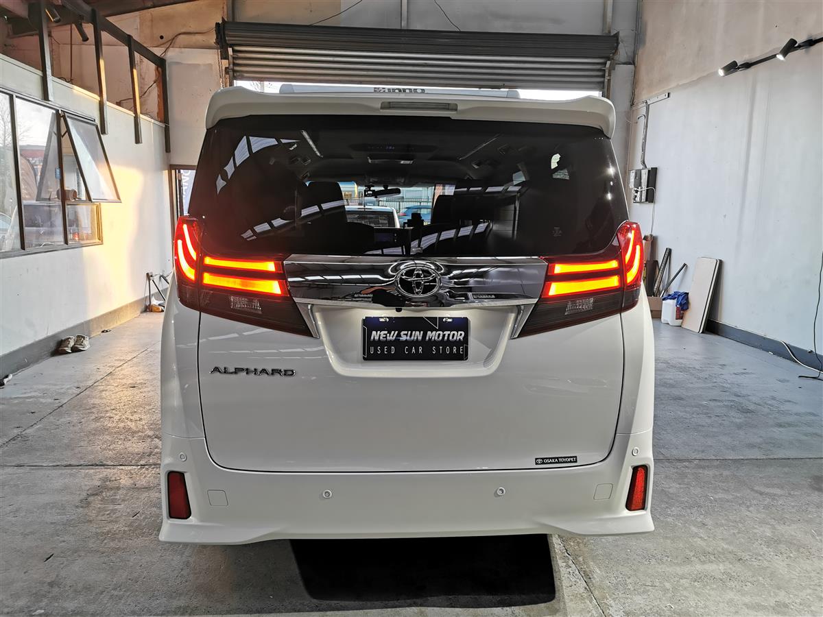 2016 Toyota Alphard thumbnail