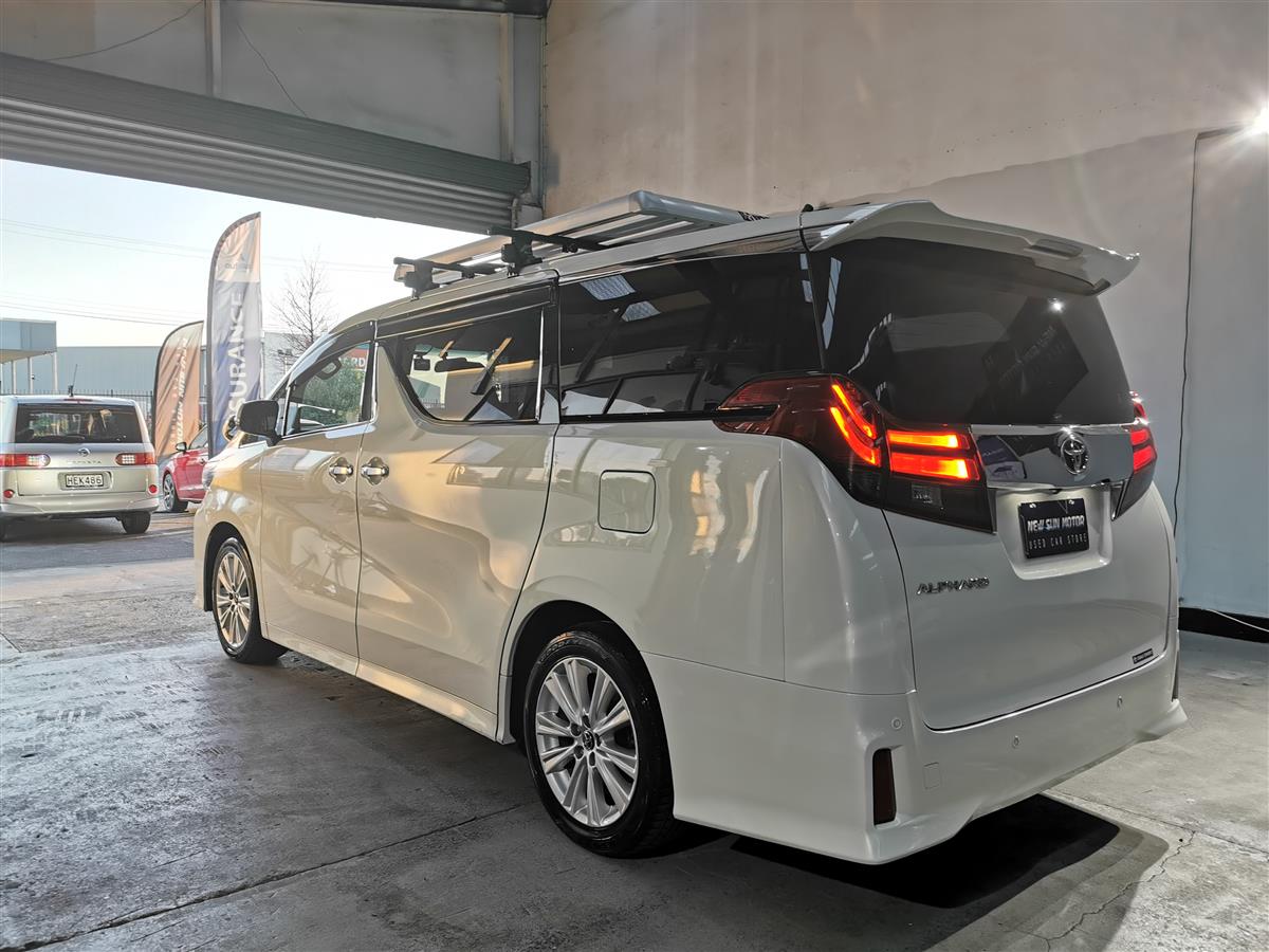 2016 Toyota Alphard thumbnail