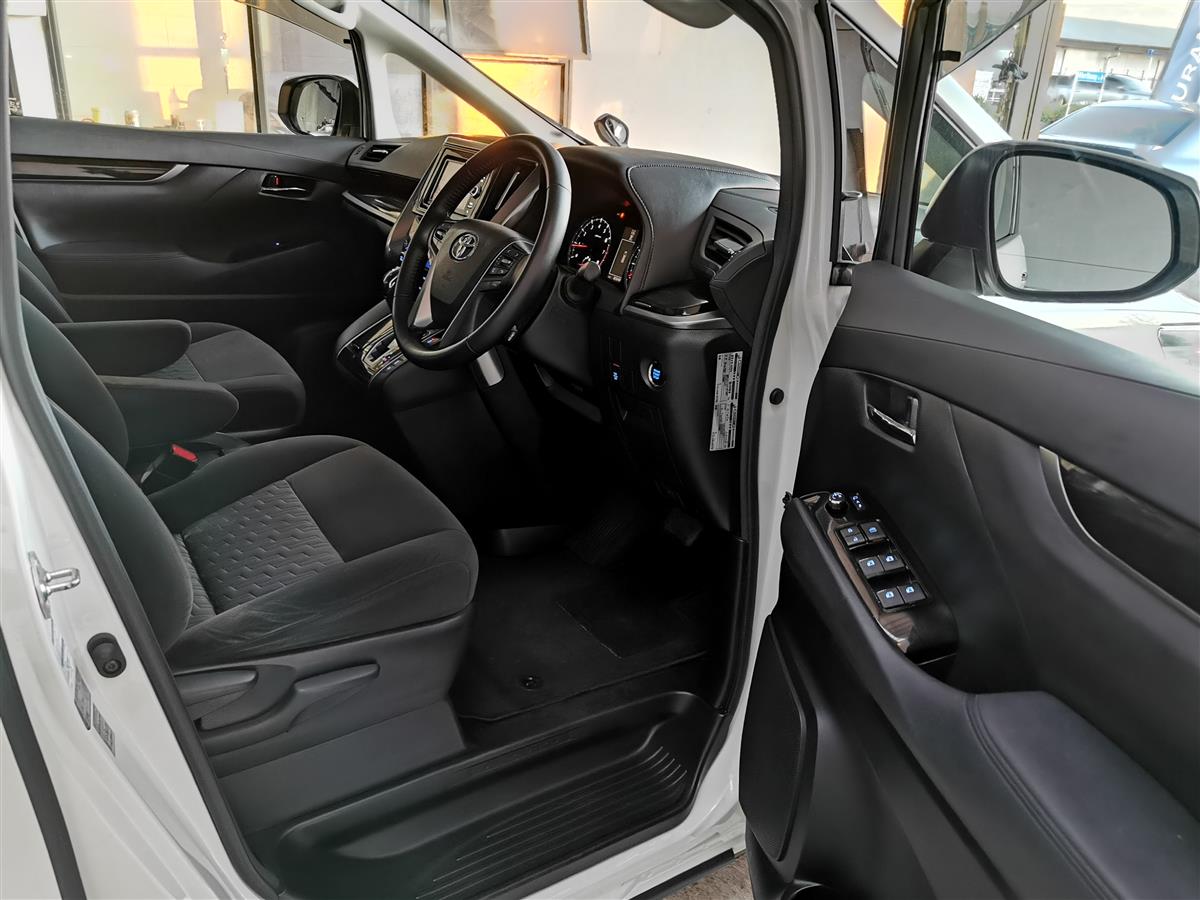 2016 Toyota Alphard thumbnail