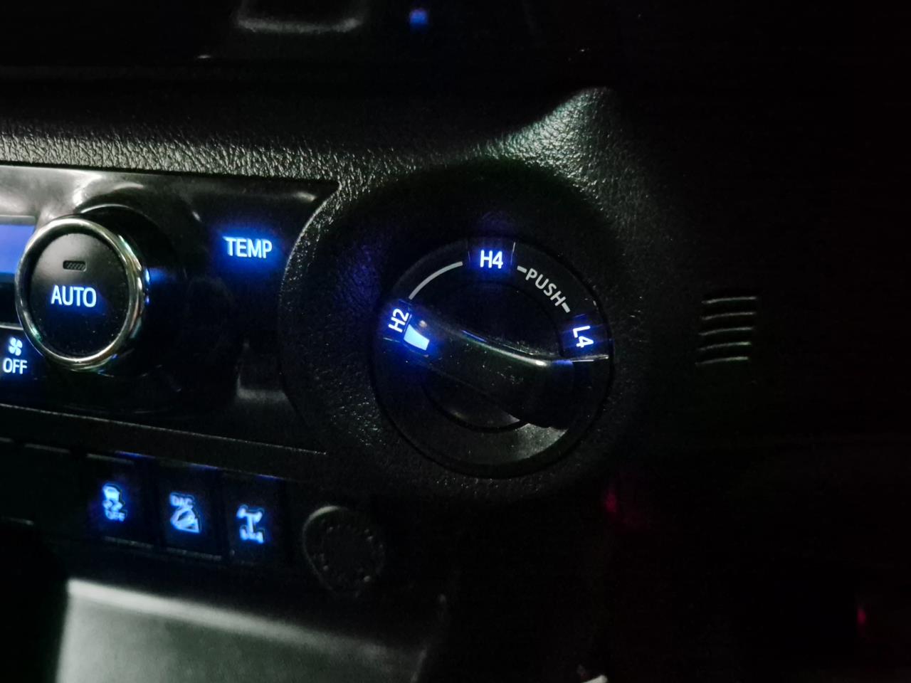 2020 Toyota Hilux thumbnail