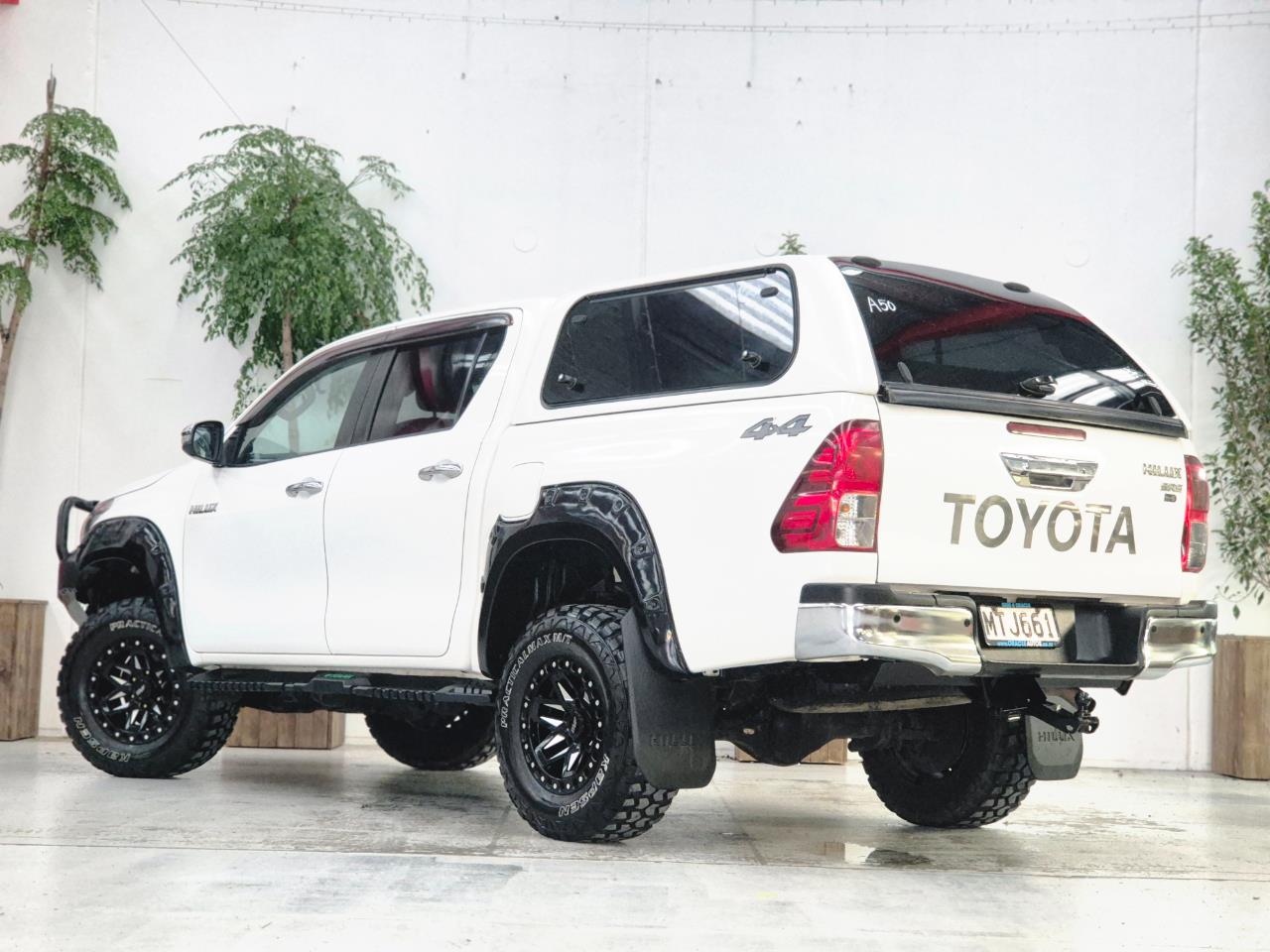 2020 Toyota Hilux thumbnail