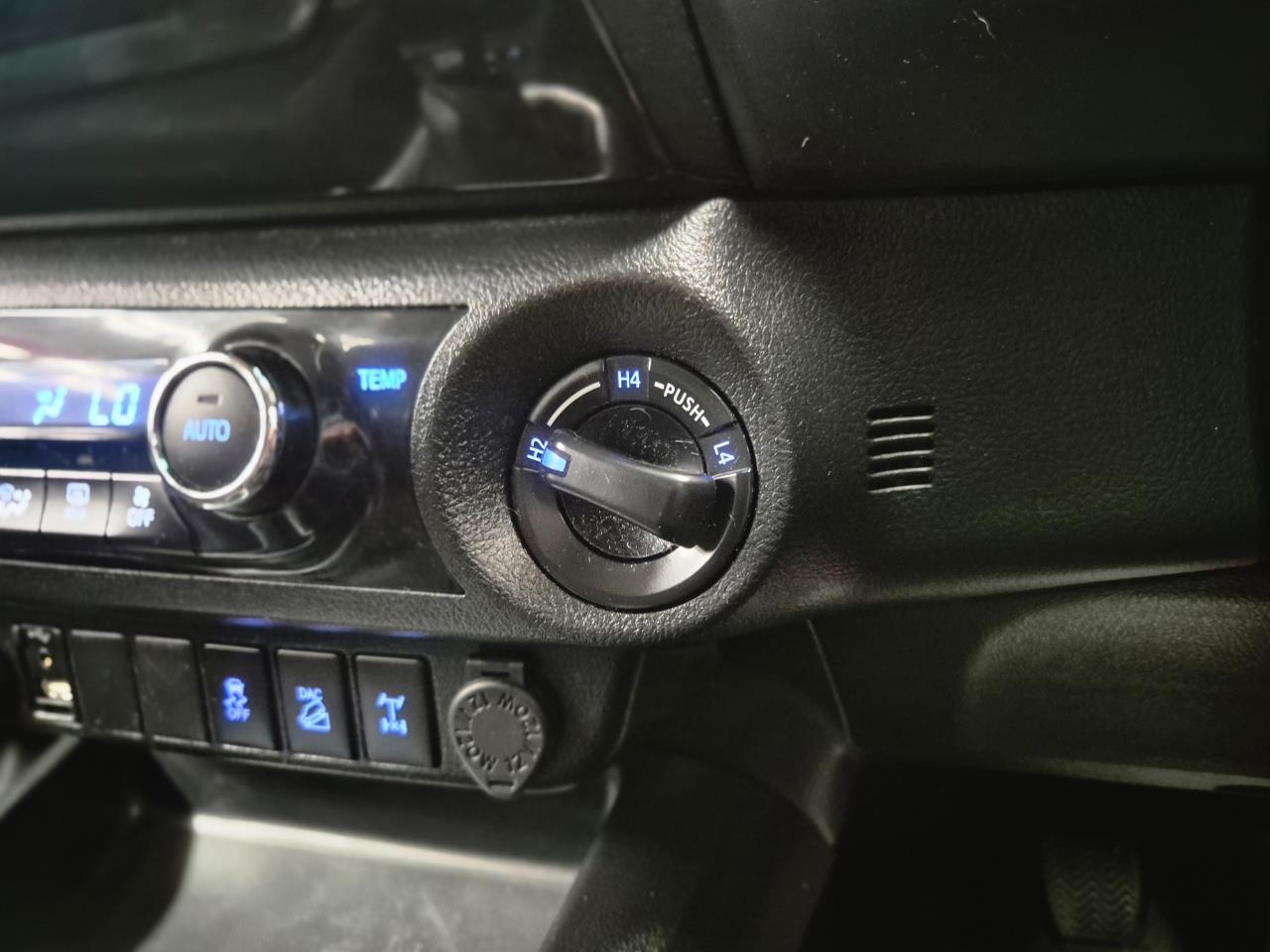 2019 Toyota Hilux thumbnail