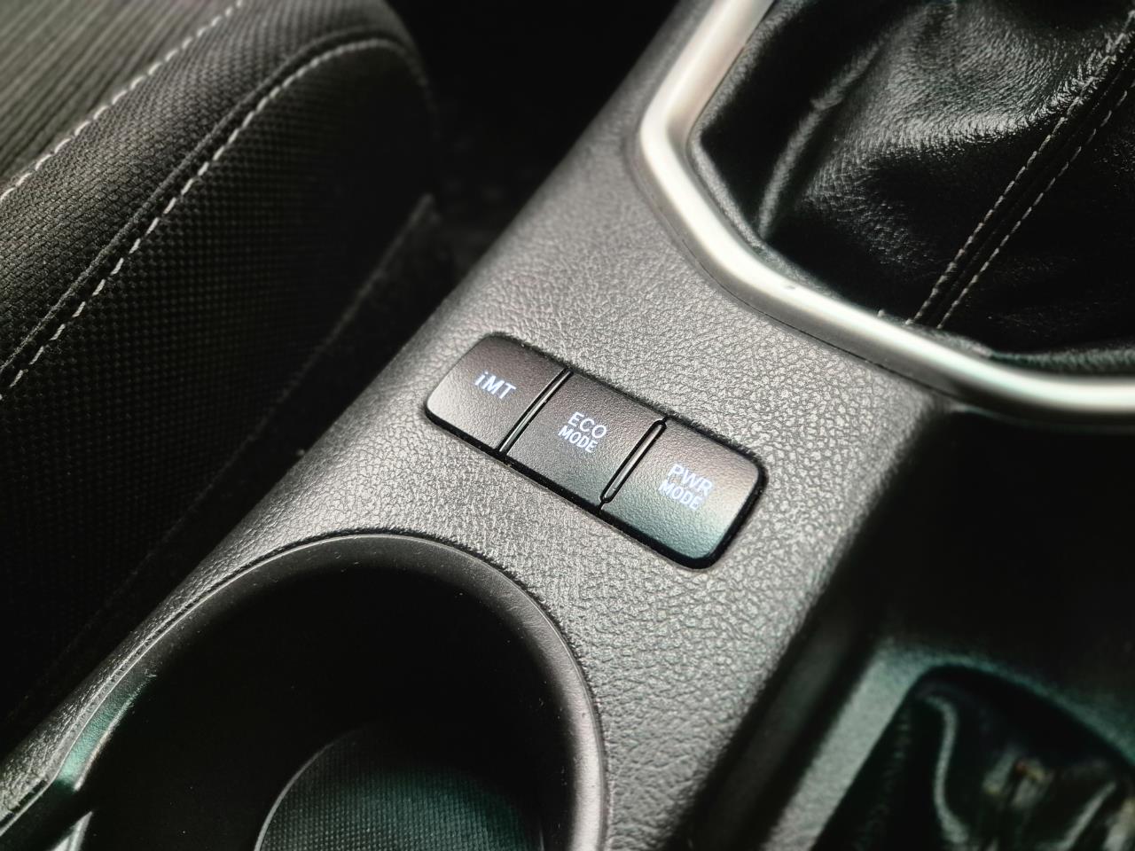 2019 Toyota Hilux thumbnail