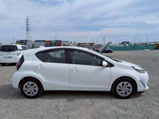 2021 Toyota Aqua thumbnail