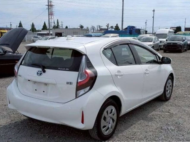 2021 Toyota Aqua thumbnail