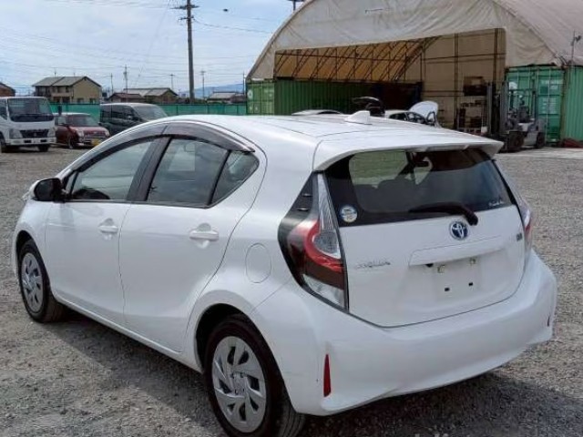 2021 Toyota Aqua thumbnail