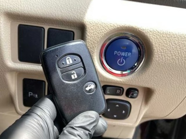 2013 Toyota Sai thumbnail