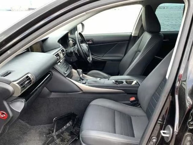 2016 Lexus IS thumbnail