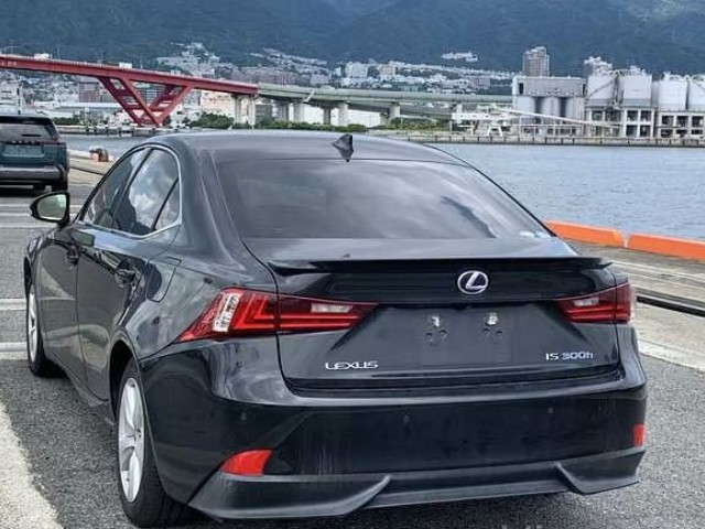 2016 Lexus IS thumbnail