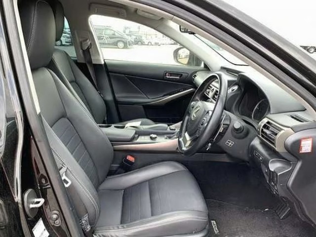 2016 Lexus IS thumbnail